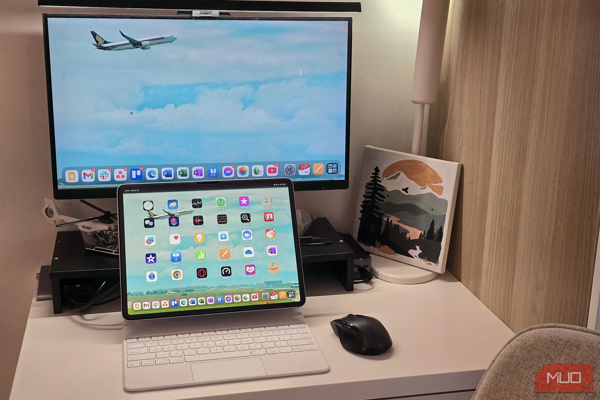 Using my iPad Air with an external monitor and mouse connected via a hub