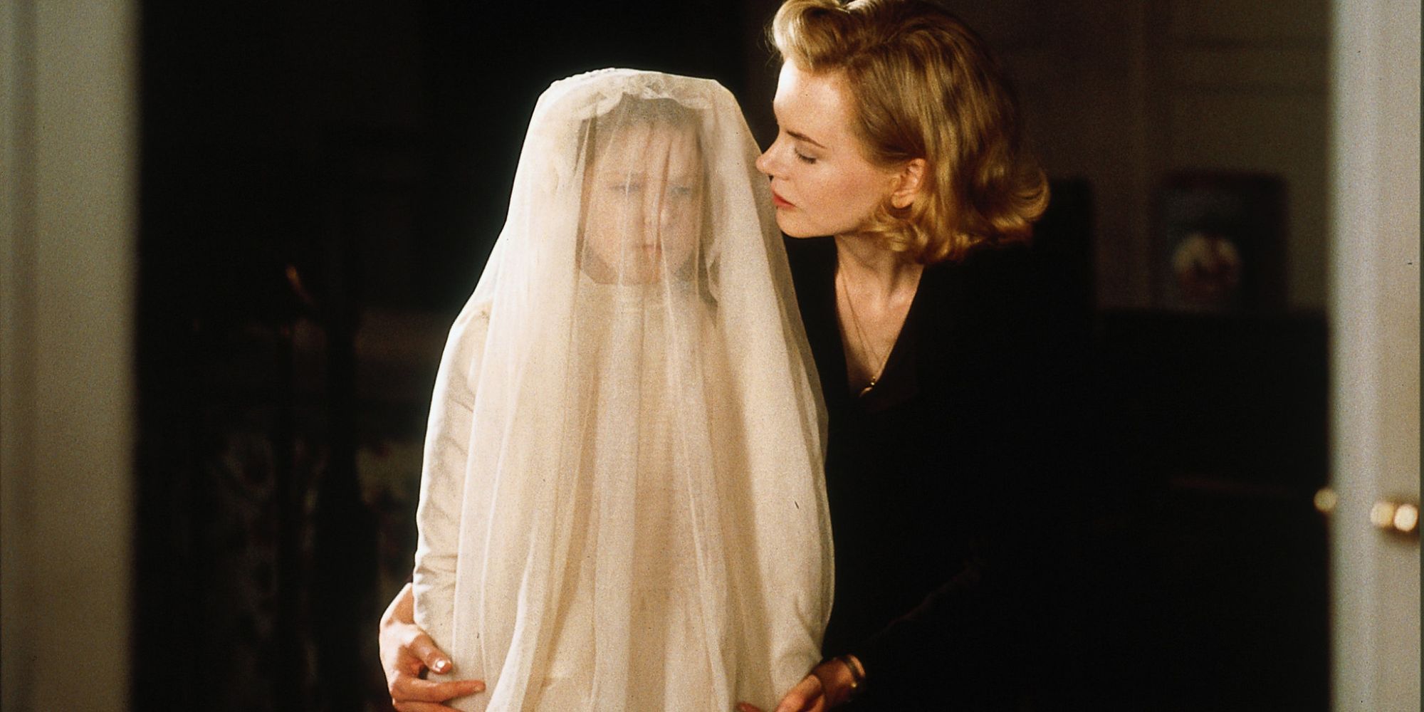 Nicole Kidman with a little girl covered in white in 'The Others'