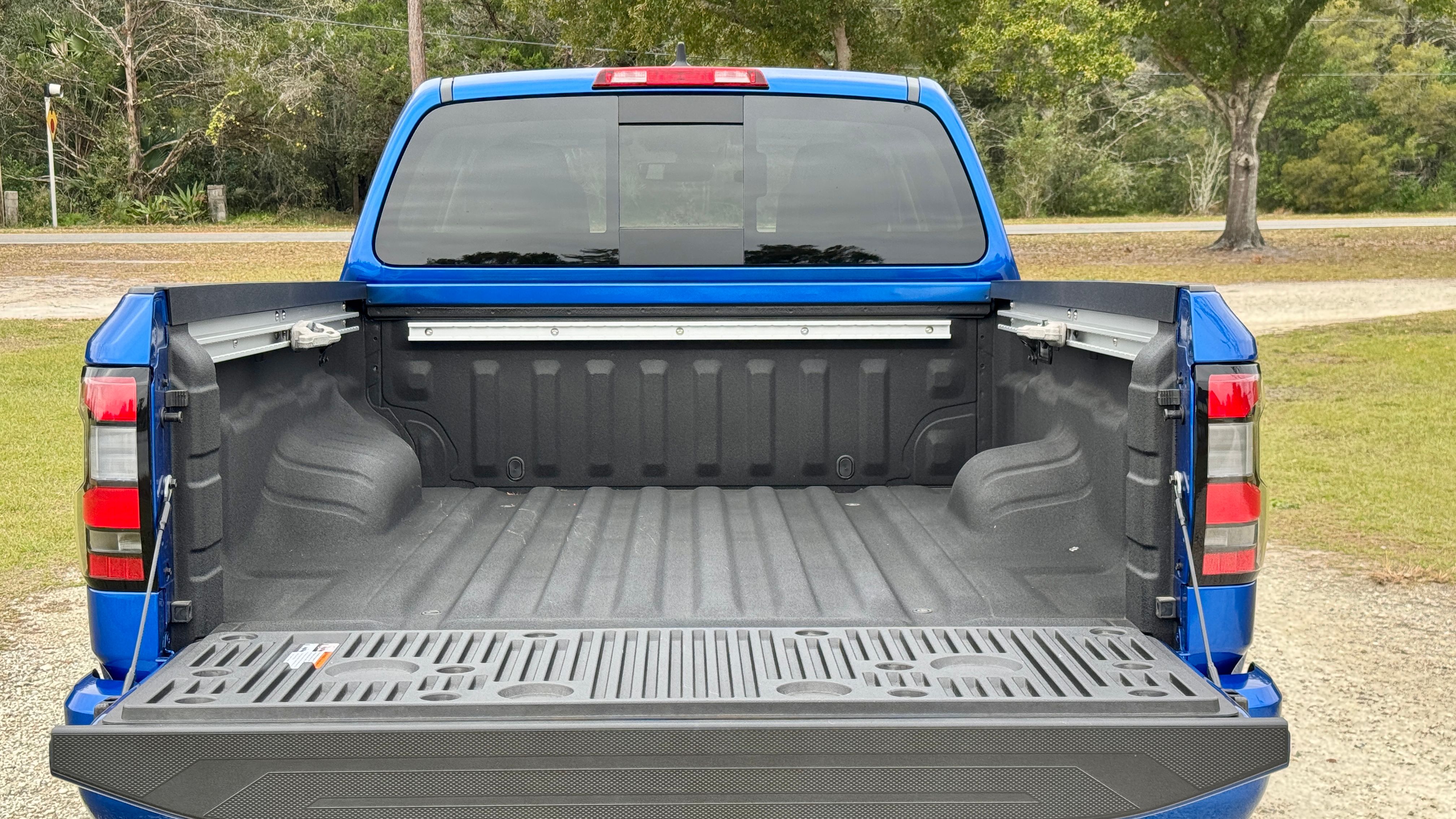 2025 Nissan Frontier bed