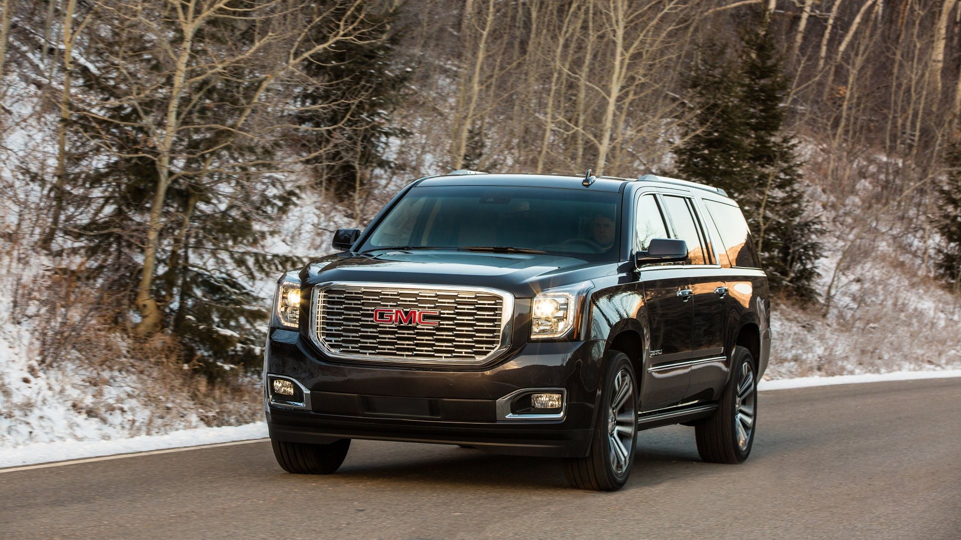 2019 GMC Yukon XL Denali Front 3/4 Parked