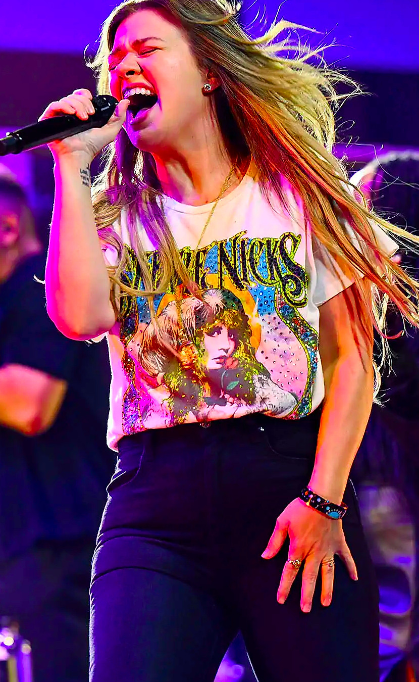 Kelly Clarkson kicks off new Las Vegas residency