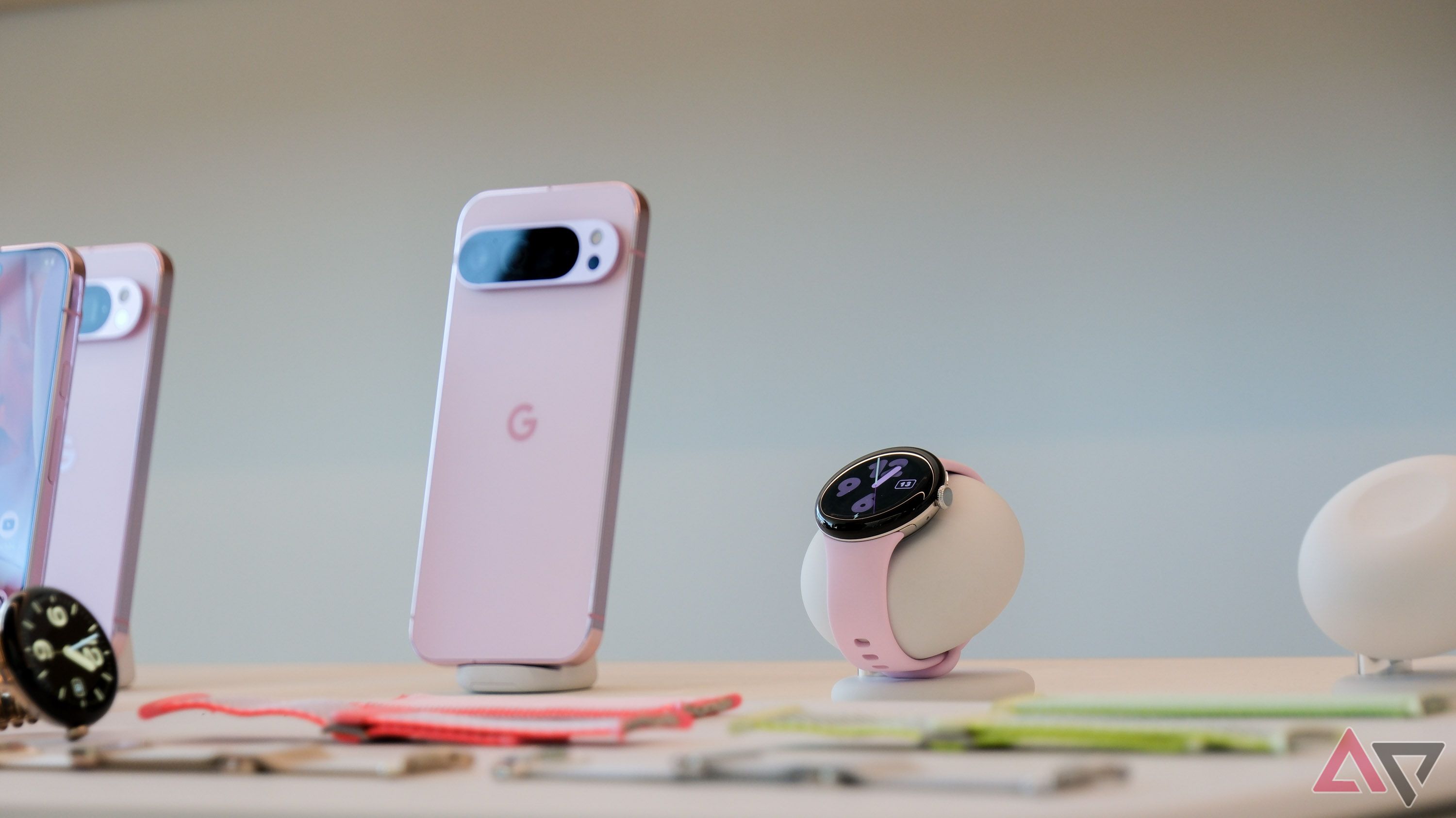 google-pixel-watch-3-pixel-9-pro-xl-pink-1