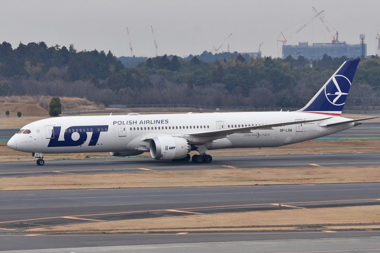 LOT Polish 787 Toronto (1)