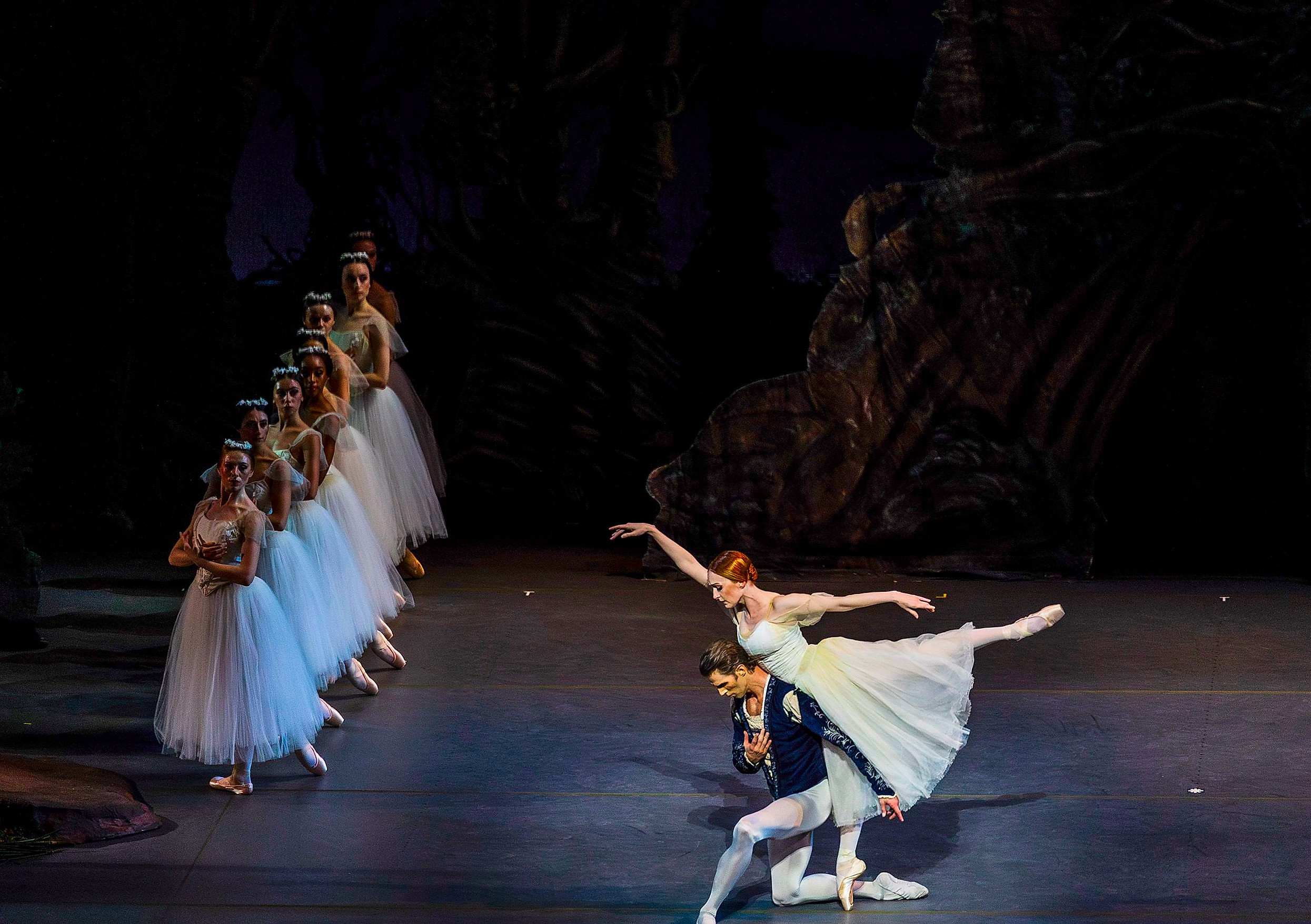 gillian murphy (giselle) and james whiteside (albrecht) in giselle. photo: laura sukowatey.